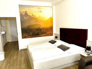 1 bedroom, in-room safe, desk, free WiFi