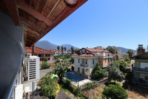 Standard-Zweibettzimmer | Minibar, Zimmersafe, Schreibtisch, kostenloses WLAN