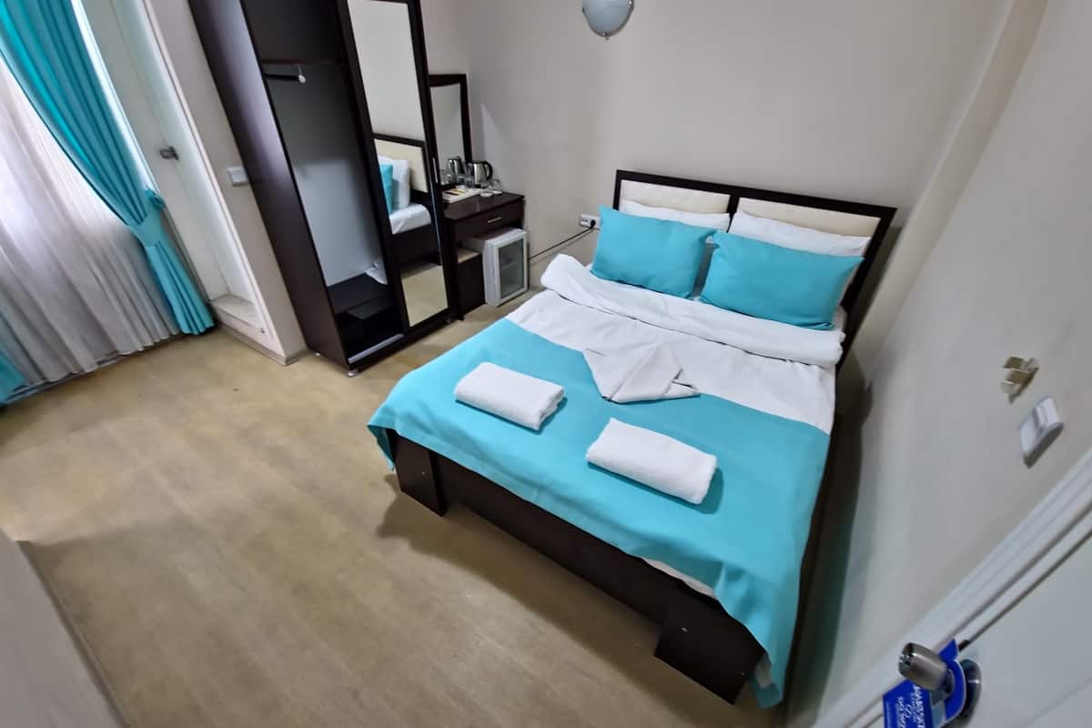 Minibar, caja de seguridad en la habitación, escritorio y wifi gratis
