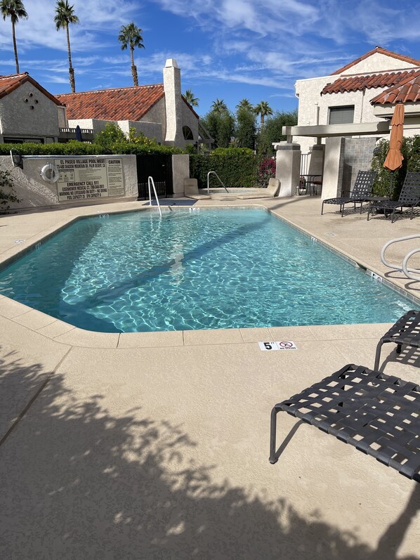 Outdoor pool, a heated pool - FABULOUS DOWNTOWN PALM DESERT CONDO!
Walking distance to restaurants and shops. (Palm Desert)