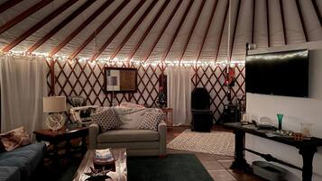 Een smart-tv en videogames