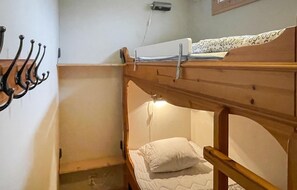 6 bedrooms