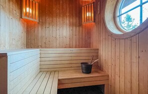 A wooden sauna with benches and a window. - Nice apartment in Sälen with sauna (Sälen)