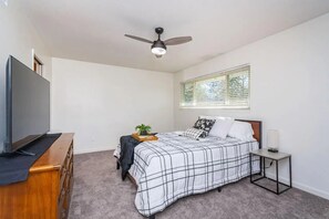 4 Schlafzimmer, Bügeleisen/Bügelbrett, WLAN, Bettwäsche