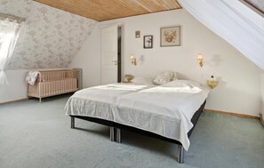 2 bedrooms, travel cot, free WiFi - Stunning home in Sydals with WiFi (Sydals)