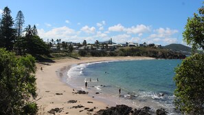 Beach - Bella Vista Yeppoon. Spectacular Ocean Views with Continental Breakfast (Taranganba)
