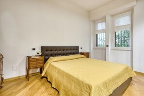 1 habitación, tabla de planchar con plancha, wifi gratis y ropa de cama 