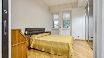 1 slaapkamer, een strijkplank/strijkijzer, gratis wifi, beddengoed