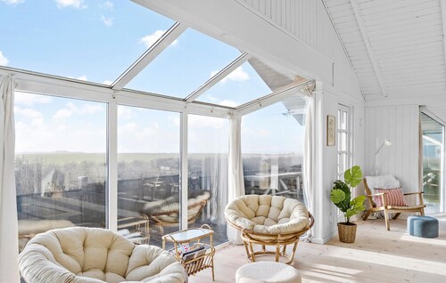 Stunning home in Løkken with WiFi