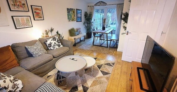 TV - *Rare Find* Sleeps 6 NEC/BHX 10 MINS
 (Coleshill)