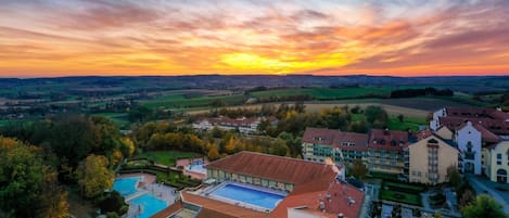 Piscina coperta, piscina all'aperto