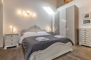 2 bedrooms, WiFi, bed sheets - Veronetta Stunning Rooftop with Lift (Verona)