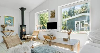 Beautiful home in Vejby with kitchen