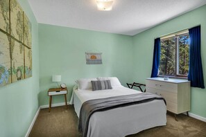 3 slaapkamers, een strijkplank/strijkijzer, wifi, beddengoed
