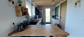 La Cabane de Nina, Cottage Chaleureux au Milieu des Vignes du Nord Gironde