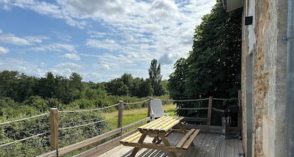 La Cabane de Nina, Cottage Chaleureux au Milieu des Vignes du Nord Gironde