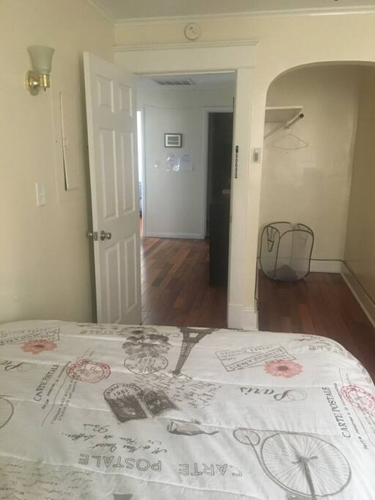 1 soverom, skrivebord, strykejern/-brett og wi-fi