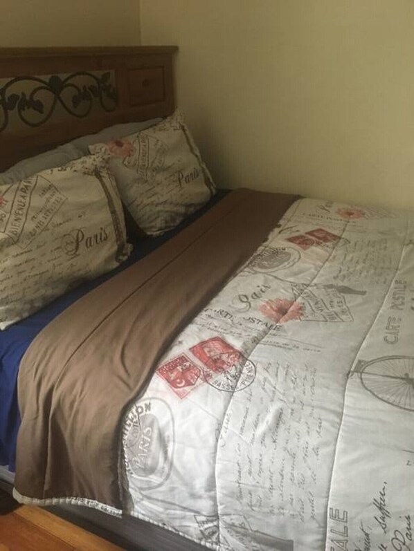 1 chambre, bureau, fer et planche à repasser, Wi-Fi