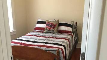 1 bedroom, desk, iron/ironing board, WiFi