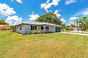 Exterior - Newly remodeled house, 5 minutes from Indian River and 20 minutes from the ocean (Sebastian)