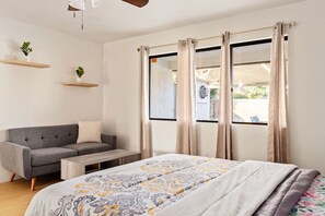 5 Schlafzimmer, Schreibtisch, Bügeleisen/Bügelbrett, WLAN