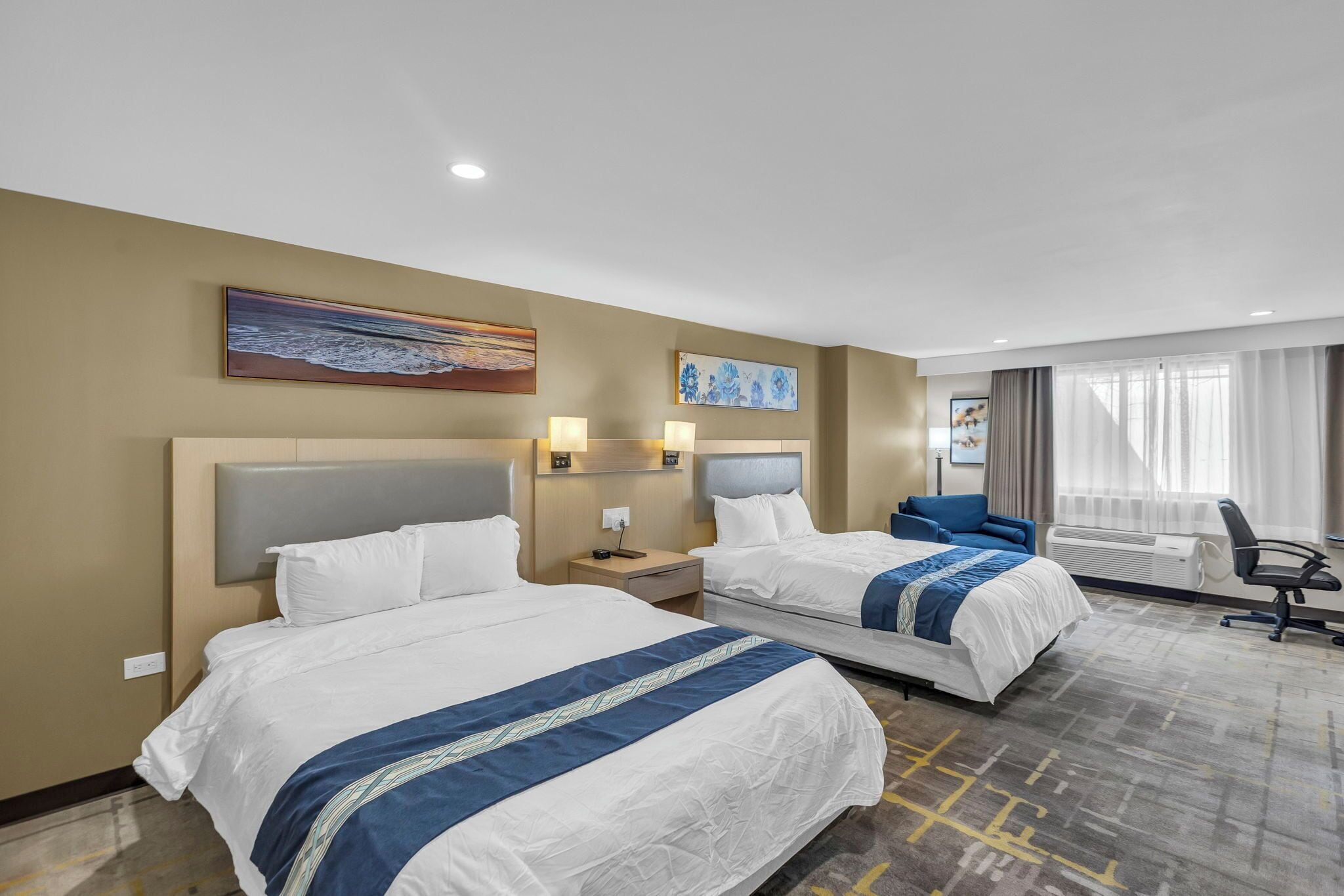 Habitación doble Confort | Ropa de cama de alta calidad y escritorio 