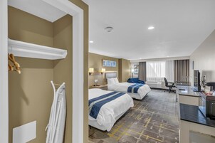 舒适双人房 | 高档床上用品、办公桌、笔记本电脑工作区、熨斗/熨衣板