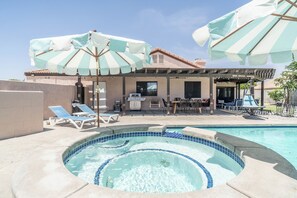 Outdoor pool, a heated pool - Indio Paradise: 4 bedrooms w/Resort-like Pool (Indio)