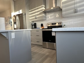 Mikrowelle, Ofen, Herdplatte, Geschirrspüler