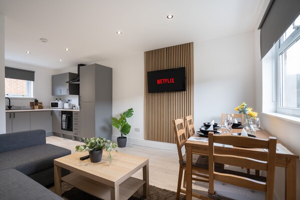 Living area - Isimi Luxurious House Newcastle (Newcastle-upon-Tyne)