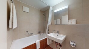 Apartament | Bany | Dutxa i tovalloles