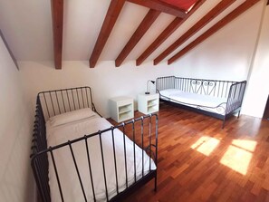 2 Schlafzimmer, Reisekinderbett, Internetzugang