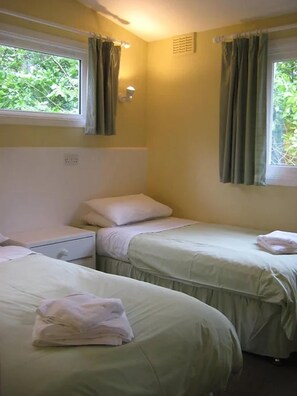 2 bedrooms, iron/ironing board, bed sheets