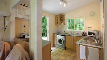 Chalet | Private kitchen | Fridge, microwave, oven, stovetop