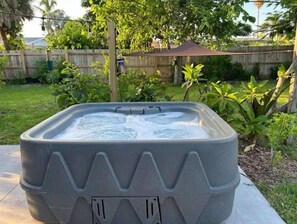 Bain à remous extérieur