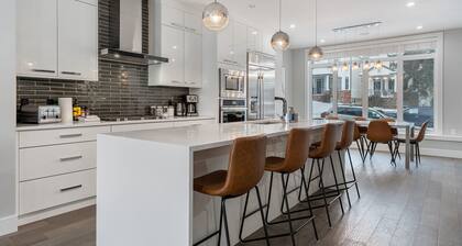 Downtown Luxury with Amazing Kitchen & jetted tub!