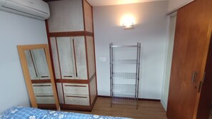 2 chambres, fer et planche à repasser, Wi-Fi, draps fournis