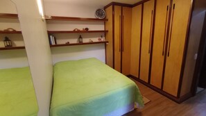 2 chambres, fer et planche à repasser, Wi-Fi, draps fournis