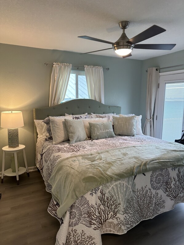 4 habitaciones, tabla de planchar con plancha y cuna de viaje 