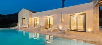 Luxury Corfu Villa: Lithari Exi, Private Pool, Jacuzzi, Sleeps 4-5
