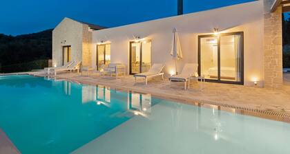 Luxury Corfu Villa: Lithari Exi, Private Pool, Jacuzzi, Sleeps 4-5