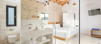 Luxury Corfu Villa: Lithari Exi, Private Pool, Jacuzzi, Sleeps 4-5