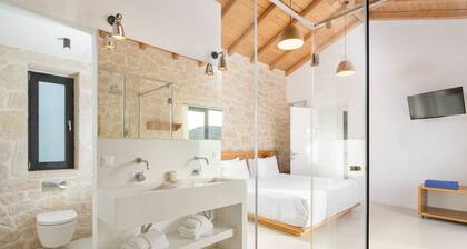 Luxury Corfu Villa: Lithari Exi, Private Pool, Jacuzzi, Sleeps 4-5