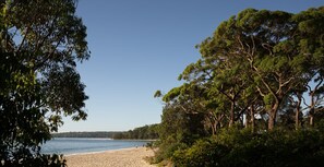 Beach nearby - Porpoise Palace - Huskisson (Huskisson)
