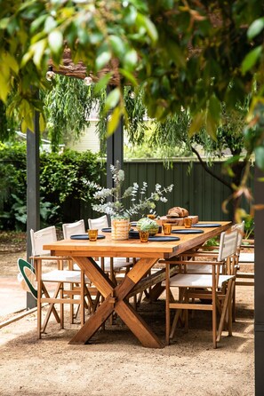 Outdoor dining - Porpoise Palace - Huskisson (Huskisson)