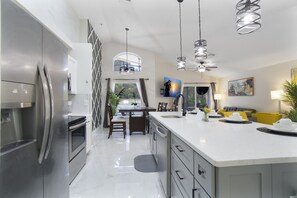 Private kitchen - Four Seasons Vacation, Heated Pool, 3 miles to Disney (Kissimmee)