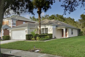 Exterior - Four Seasons Vacation, Heated Pool, 3 miles to Disney (Kissimmee)