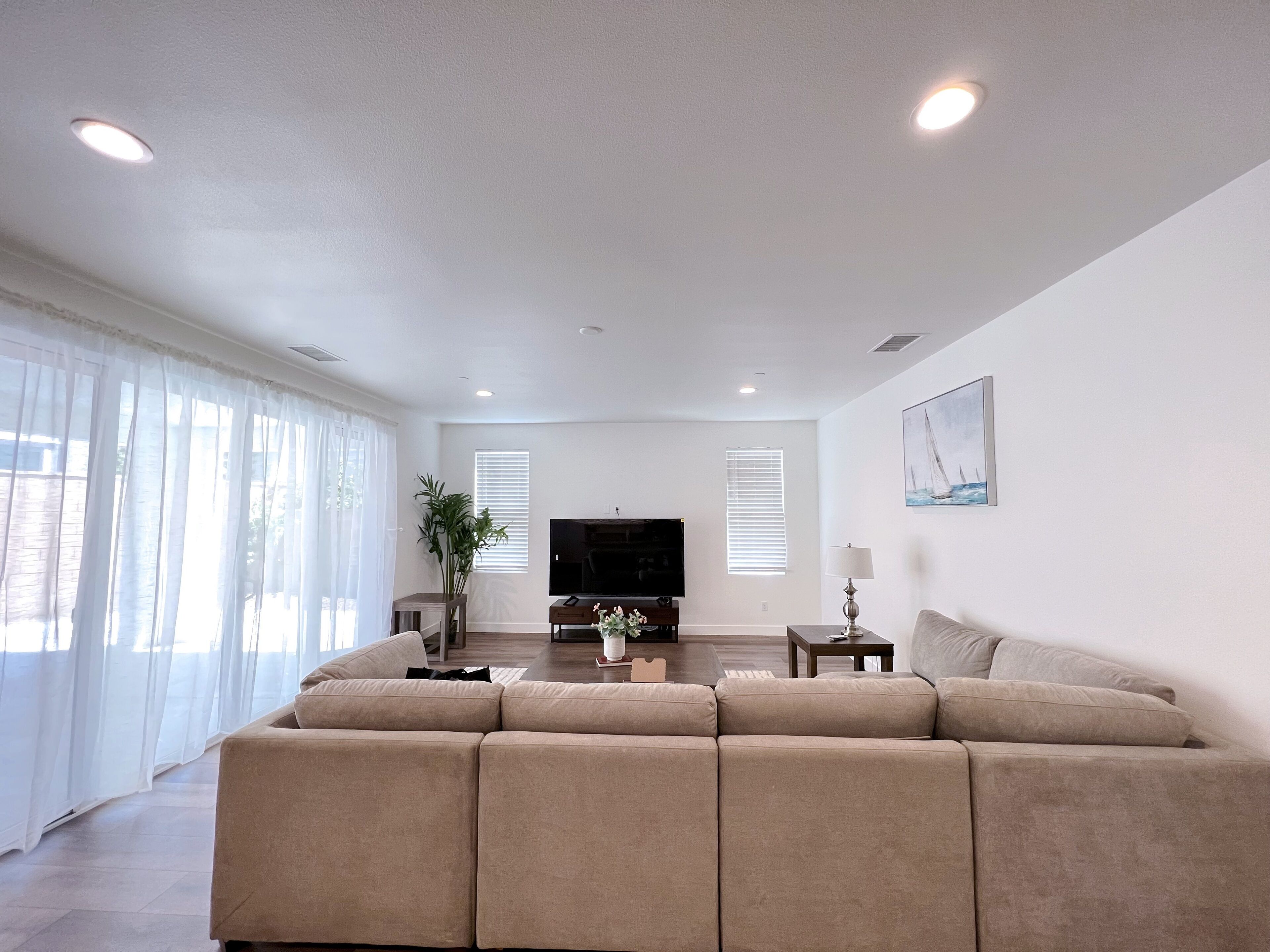 Clean& Spacious family home