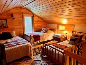 Room - Black Dog Retreat - Northwoods Cabin  (Cable)