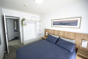 2 chambres, fer et planche à repasser, Wi-Fi gratuit, draps fournis